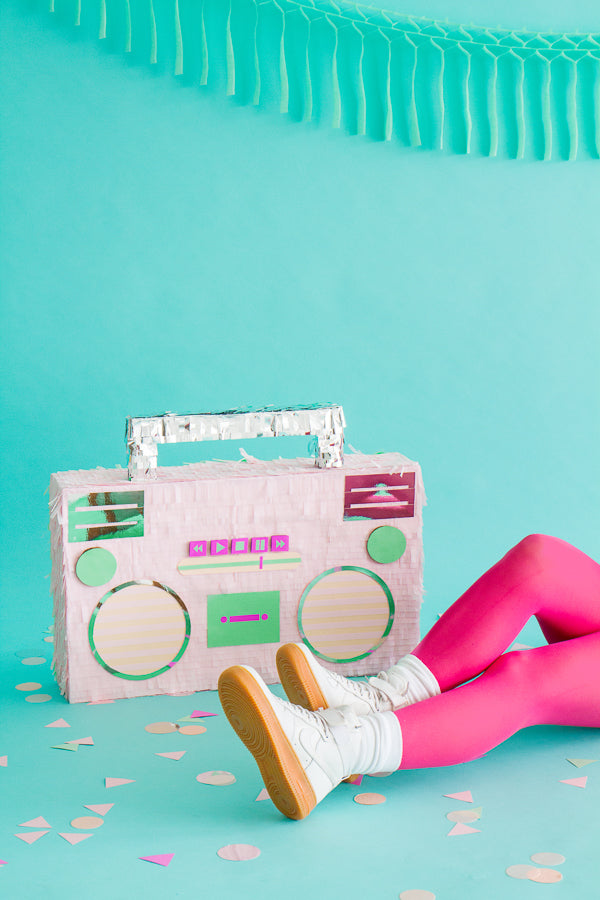 80'S STYLE BOOMBOX PINATA