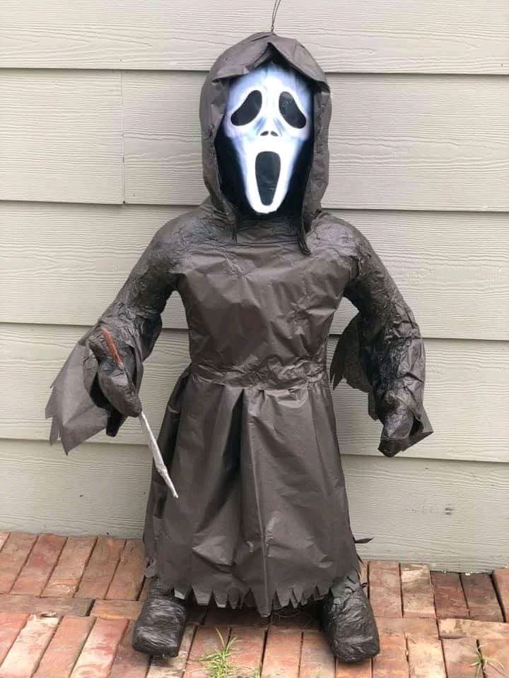 Deluxe Scream Pinata
