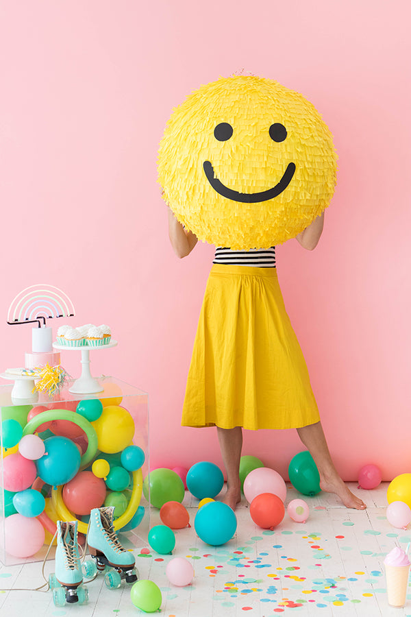 GIANT 3D SMILEY FACE PINATA