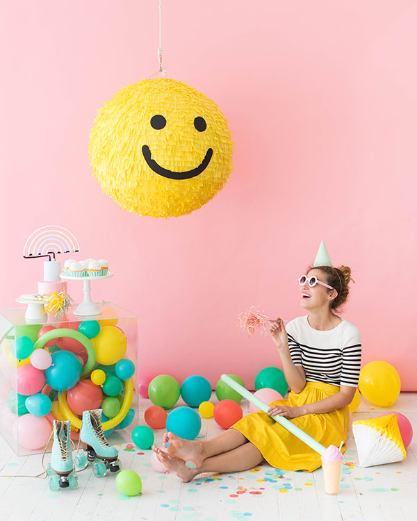 GIANT 3D SMILEY FACE PINATA