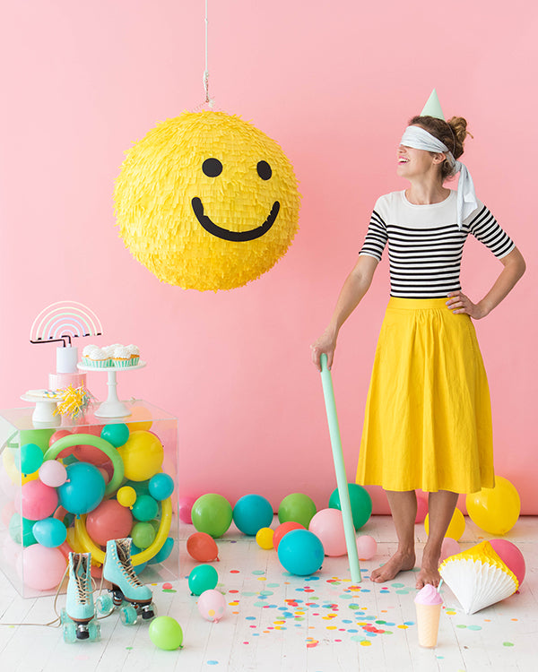 GIANT 3D SMILEY FACE PINATA
